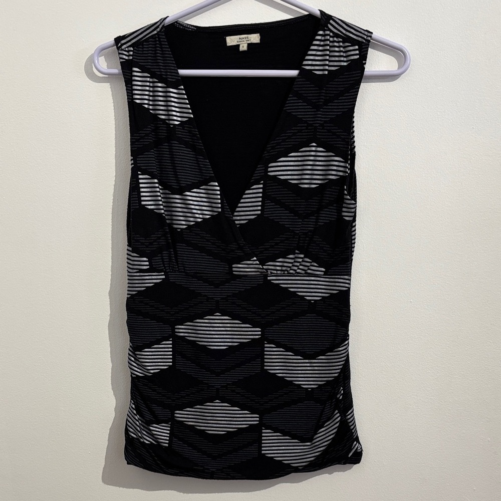 🎉4/30$🎉 Chic Y2K Black and White Geometric Tank Top